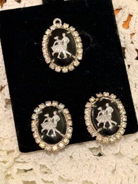 Elegant Black and Silver Cameo Jewelry Set